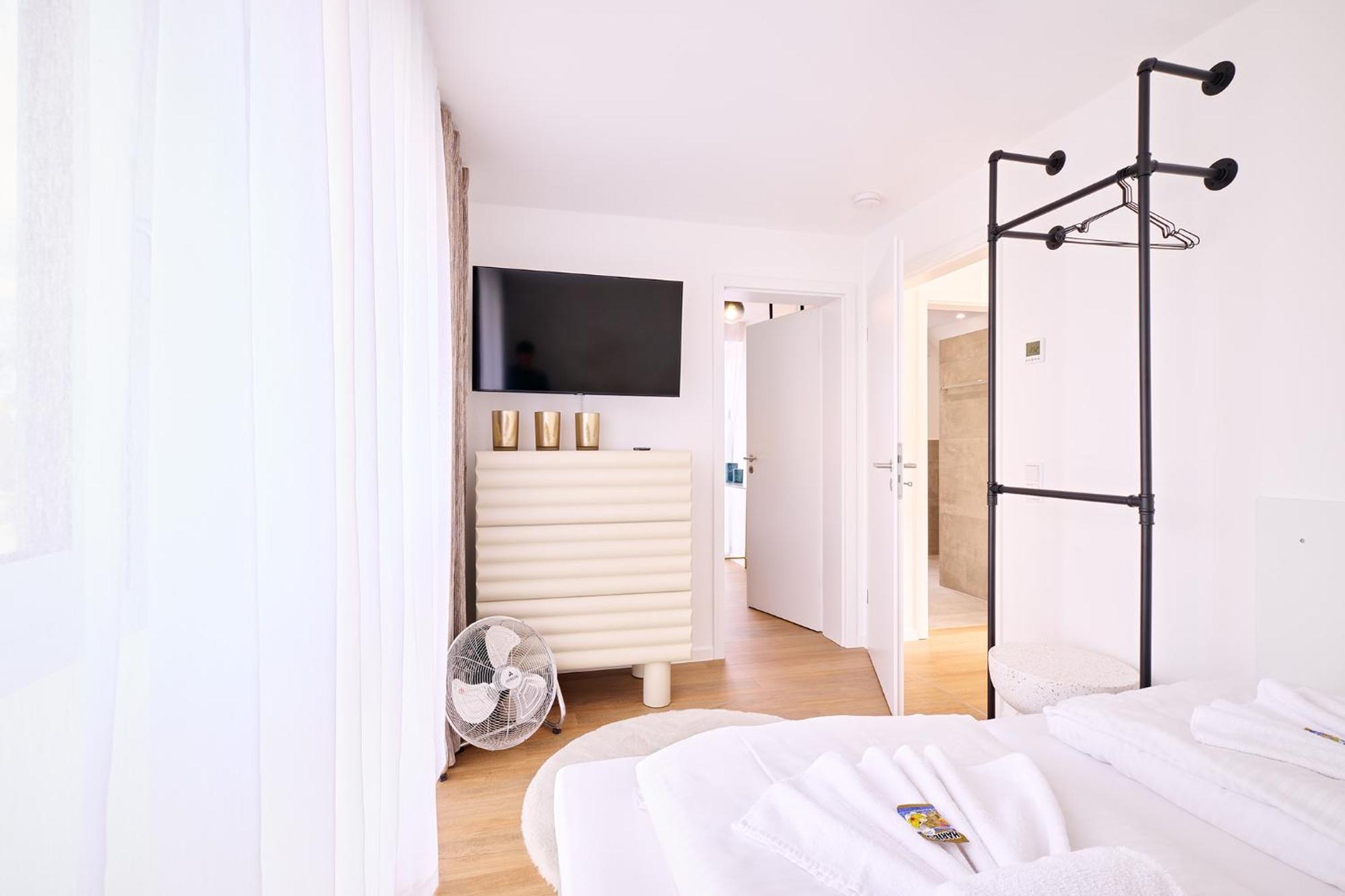 Holiday home Xzllenz - 4 Schlafzimmer, Zentral, Parken, U-bahn, 2 Baeder, 4 Smart-tv, Optional Einzelbett *