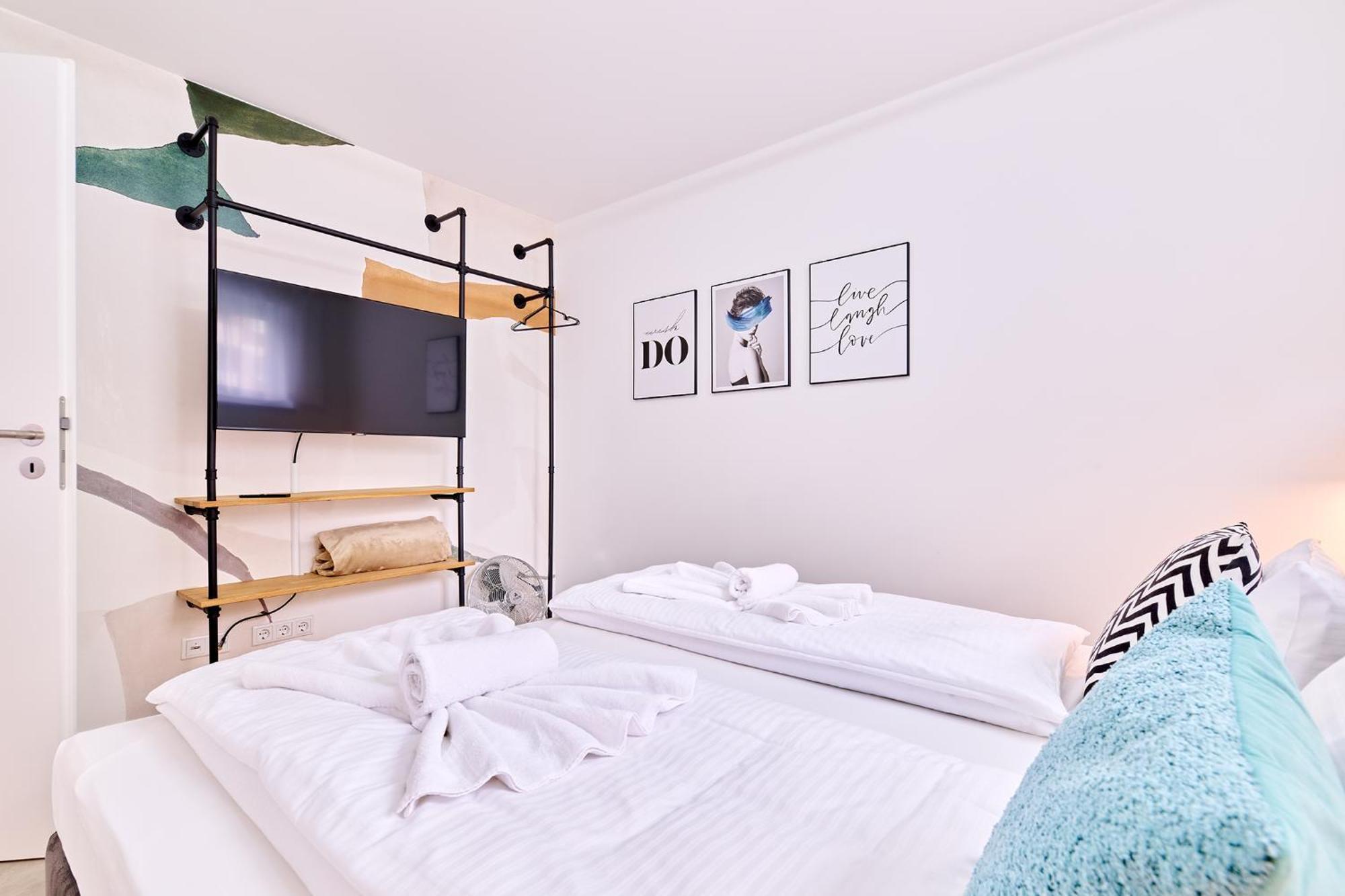 Holiday home Xzllenz - 4 Schlafzimmer, Zentral, Parken, U-bahn, 2 Baeder, 4 Smart-tv, Optional Einzelbett *